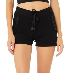 Alo yoga Double Take Sweat Short sz xs